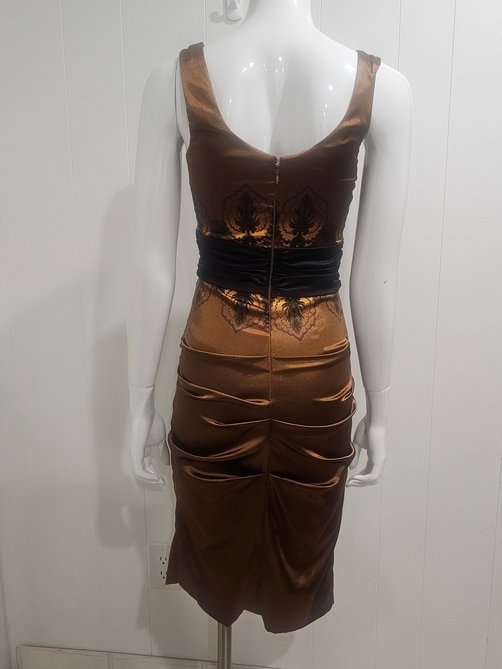 Le Chateau Y2K Bronze Satin Ruched Bodycon Dress Blk Waist Cinch Baroque MidiXS - Picture 4 of 14